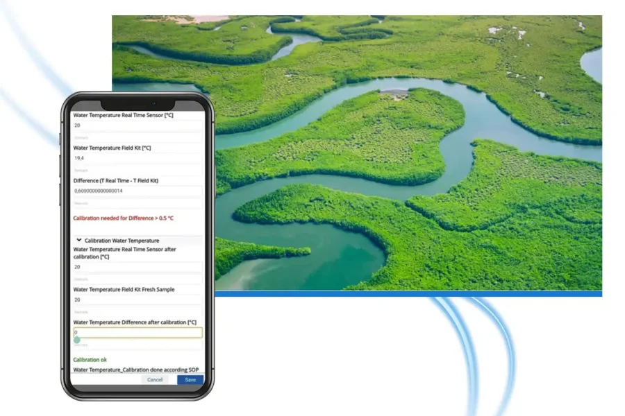 Un écran de smartphone affichant une application d'étalonnage de la température de l'eau est superposé à une vue aérienne d'une rivière sinueuse entourée d'une végétation luxuriante.
