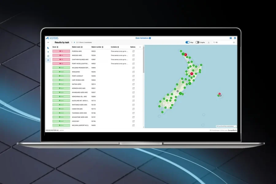 Un écran d'ordinateur portable affiche une carte de la Nouvelle-Zélande avec des points verts et rouges, ainsi qu'une liste de lieux et d'indicateurs d'état, représentant un tableau de bord de surveillance ou de suivi.