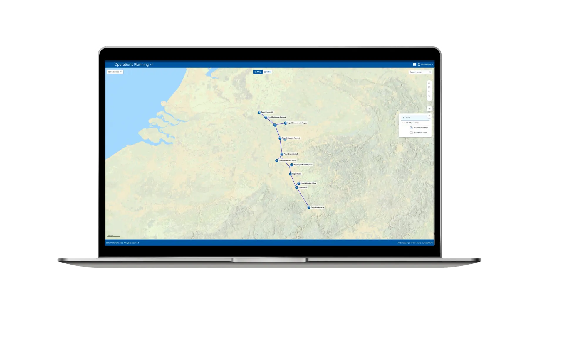 Un ordinateur portable affiche une carte numérique avec une ligne d'itinéraire bleue et plusieurs points étiquetés, montrant un chemin à travers une région proche de la mer du Nord, probablement dans le nord-ouest de l'Europe. La légende de la carte et les outils de navigation sont visibles à l'écran.